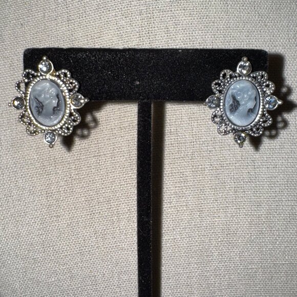 Vintage Cameo Pierced Earrings Silver Tone Dark Gray and White, Smokey Stones - Picture 1 of 3